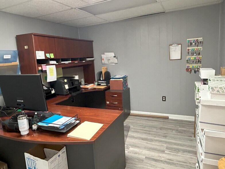 More Photos Of 2301 Brooklyn Ave, Harvey Light Manufacturing For Lease