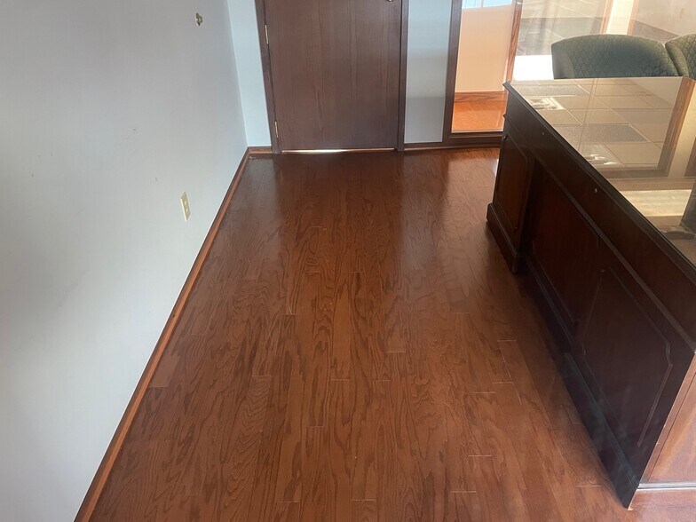 More Photos Of 2216 Dixie Hwy, Fort Mitchell Loft Creative Space For Lease