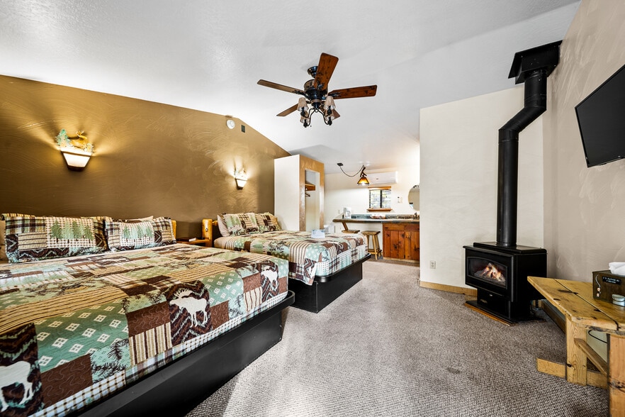 More Photos Of 2089 E White Mountain Blvd, Pinetop Hotel For Sale