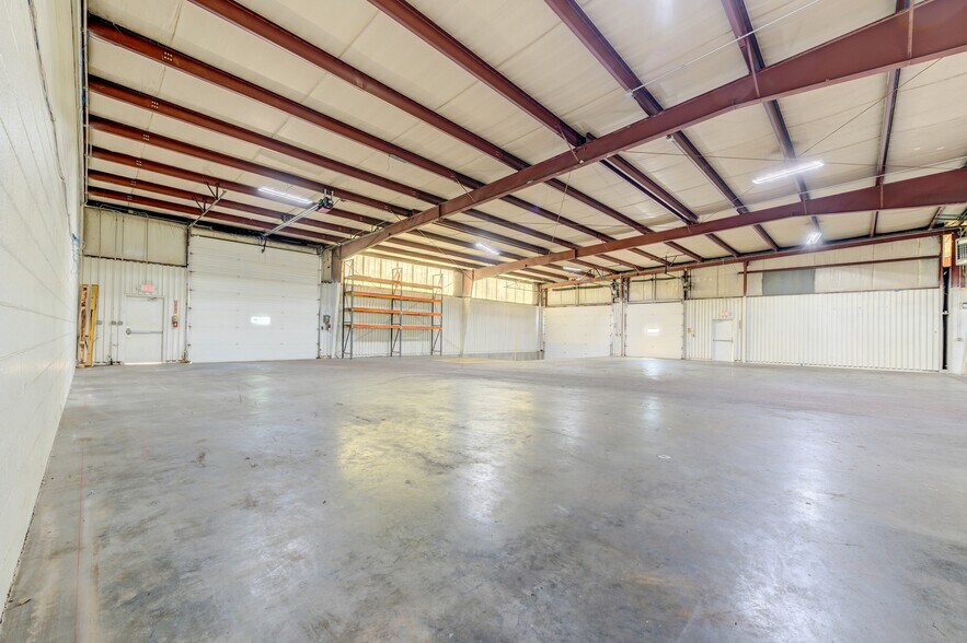 More Photos Of 617 Cepi Dr, Chesterfield Warehouse For Lease