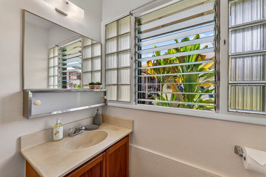 More Photos Of 1128 Alohi Way, Honolulu Multifamily For Sale