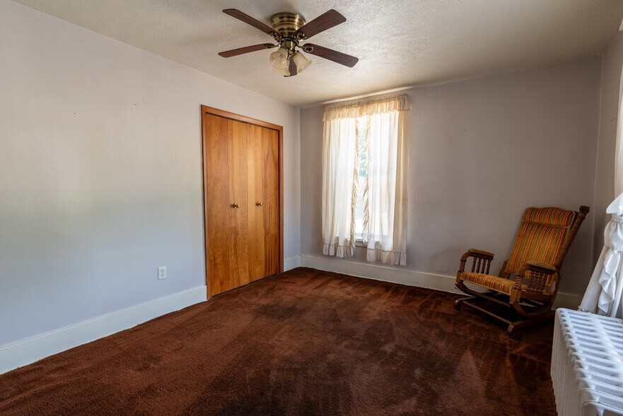 More Photos Of 125 Main St, Hickory Restaurant For Sale