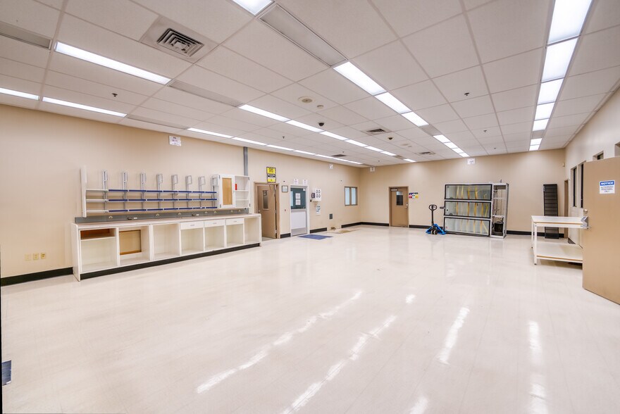 More Photos Of 4867 Colt St, Ventura Manufacturing For Lease