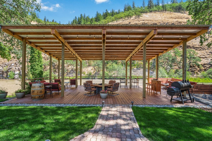 More Photos Of 218 2nd St, Klickitat Hotel For Sale