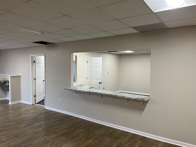 More Photos Of 106 S Lafayette St, South Lyon General Retail For Sale