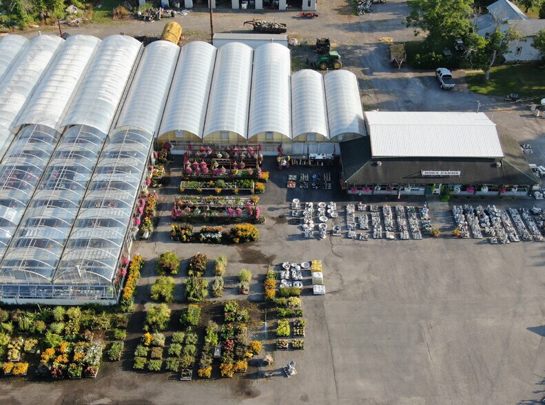 More Photos Of 6021 Campbell Blvd, Lockport Garden Center For Lease