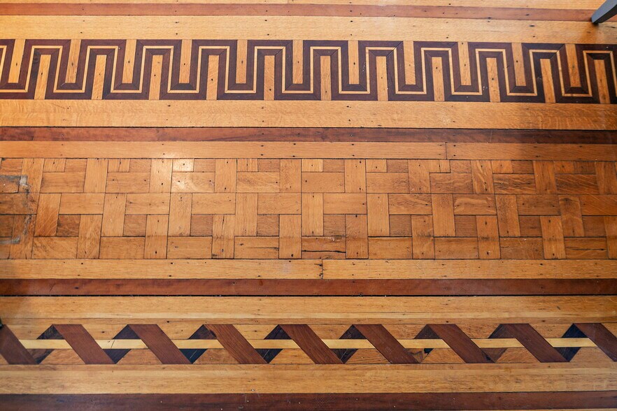 More Photos Of 303 N Main St, Elburn Office Residential For Sale