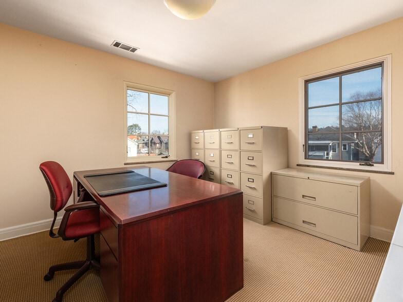 More Photos Of 1526 Kanawha Blvd E, Charleston Office Residential For Sale