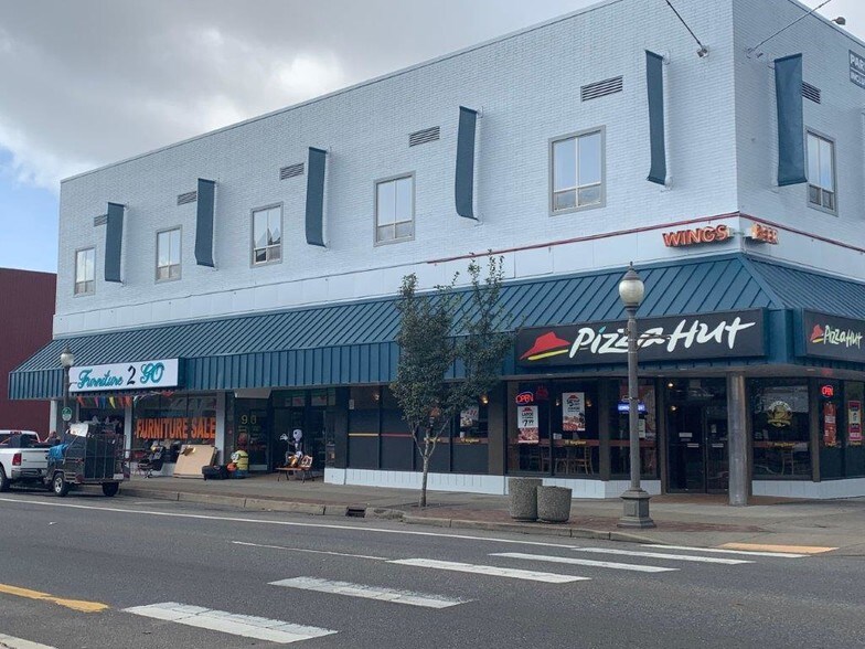 More Photos Of 100-114 W Wishkah St, Aberdeen General Retail For Lease