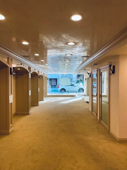 More Photos Of 220-228 N Canon Dr, Beverly Hills Loft Creative Space For Lease