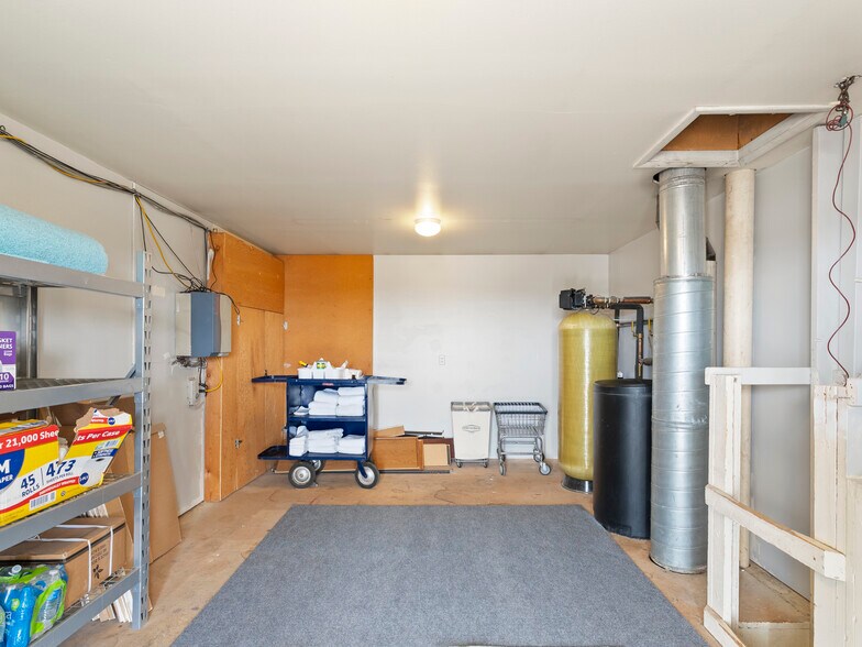 More Photos Of 307 S Main St, Huntington Hotel For Sale