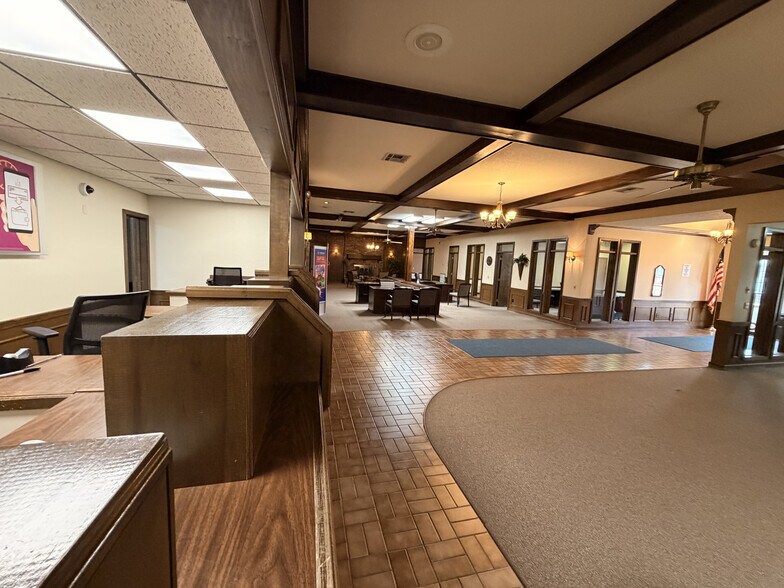 More Photos Of 1913 S Elliott St, Pryor Bank For Sale