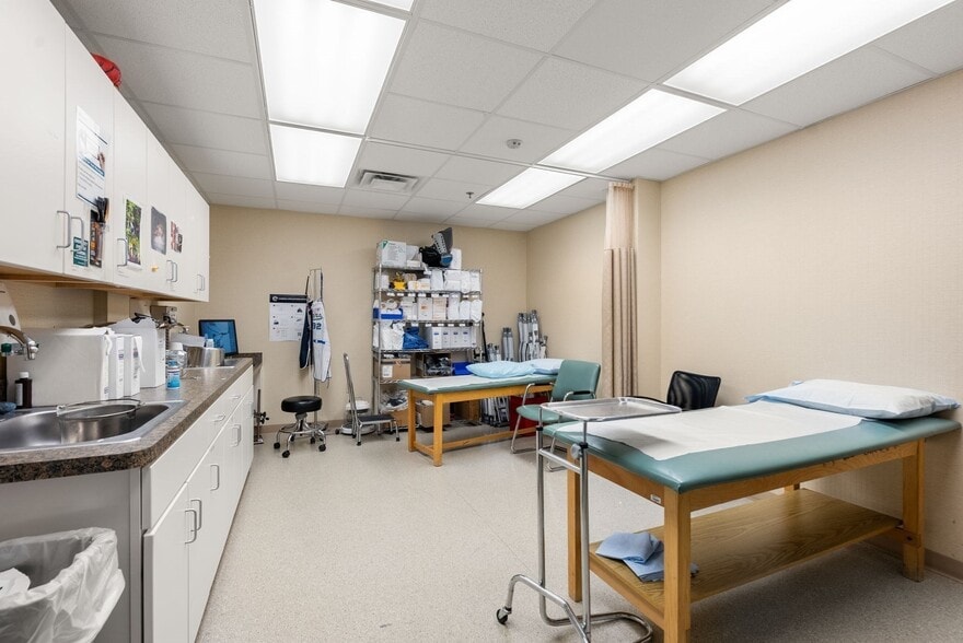 More Photos Of 4-6 West St, West Hatfield Medical For Sale