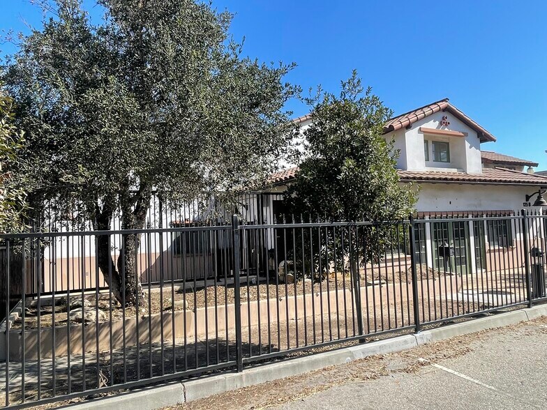 More Photos Of 125 S 10th St, Santa Paula Restaurant For Lease