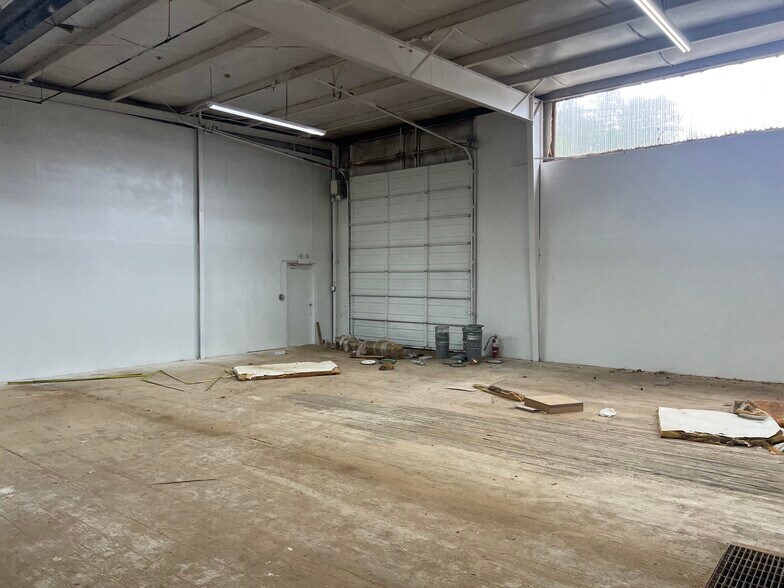 More Photos Of 2329 Joe Brown Dr, Greensboro Warehouse For Sale