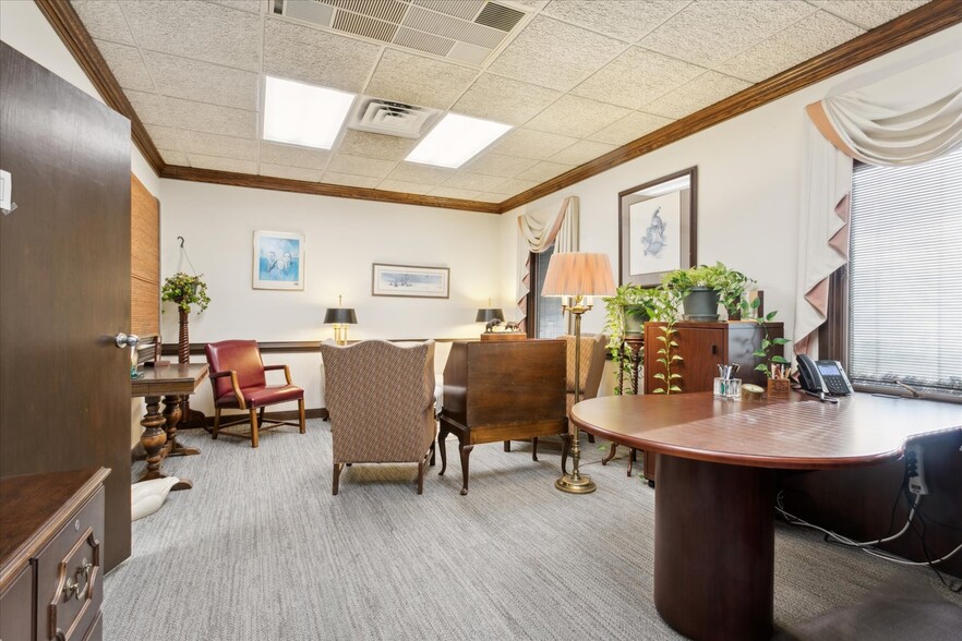 More Photos Of 732 Thimble Shoals Blvd, Newport News Office For Sale