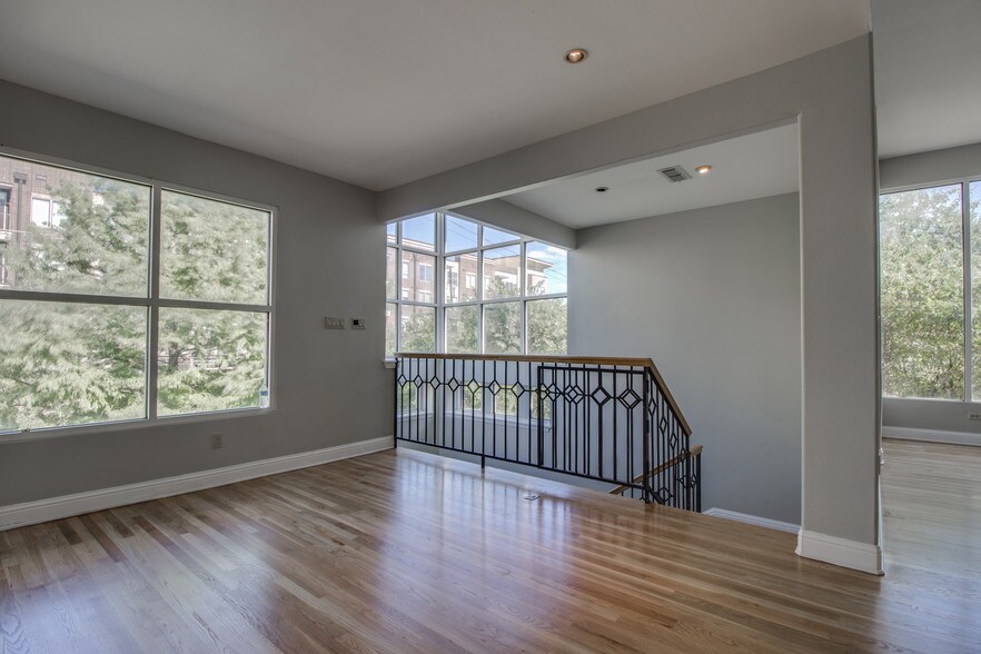 More Photos Of 4235 Cedar Springs Rd, Dallas Office For Sale