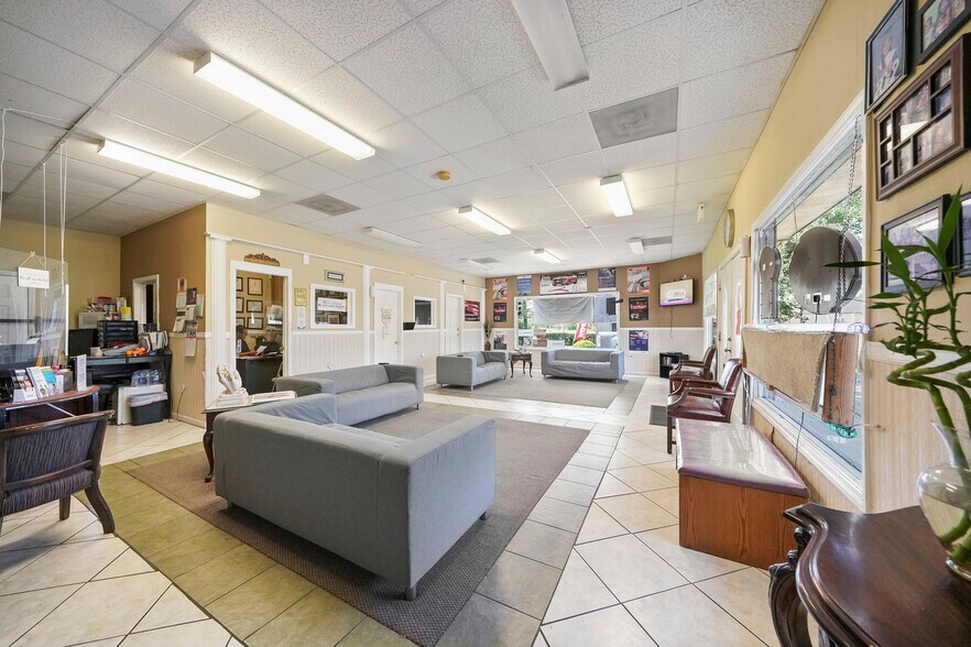 More Photos Of 2555 Allen Genoa Rd, Pasadena Freestanding For Sale
