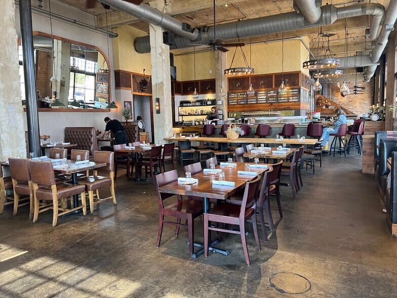 More Photos Of 100-102 W Oak St, Denton Office For Lease