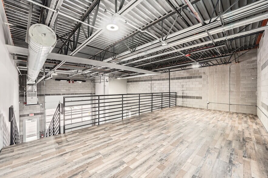 More Photos Of 10264 Dransfeldt Rd, Parker Showroom For Lease