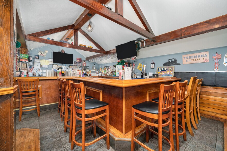 More Photos Of 1 Wall St, Cromwell Restaurant For Sale