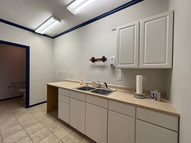 More Photos Of 1365 Westgate Center Dr, Winston-Salem Office For Sale