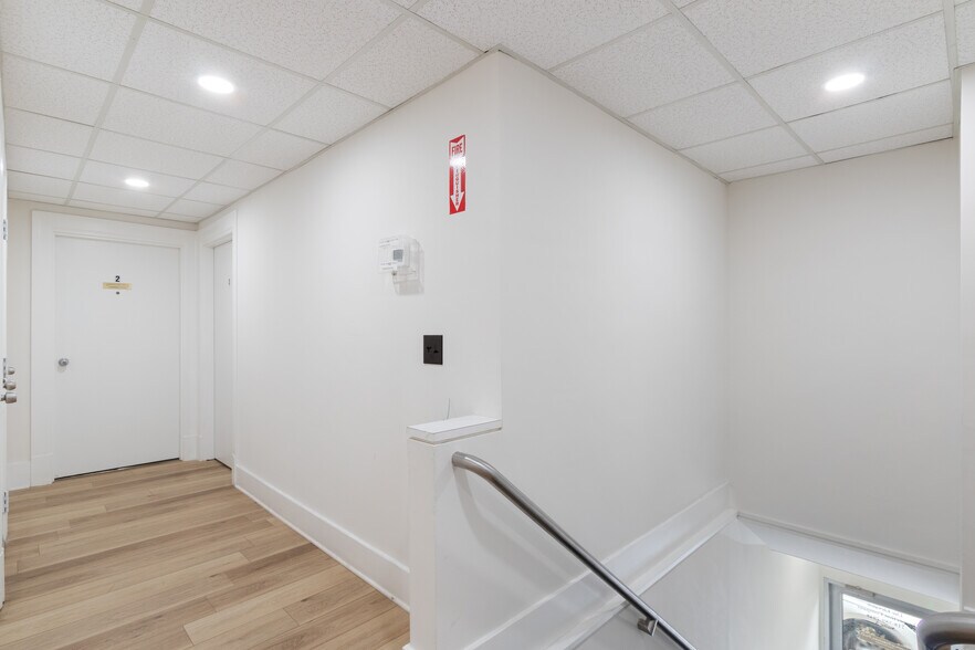 More Photos Of 3-5 Audrey Ave, Oyster Bay Storefront Retail Office For Lease