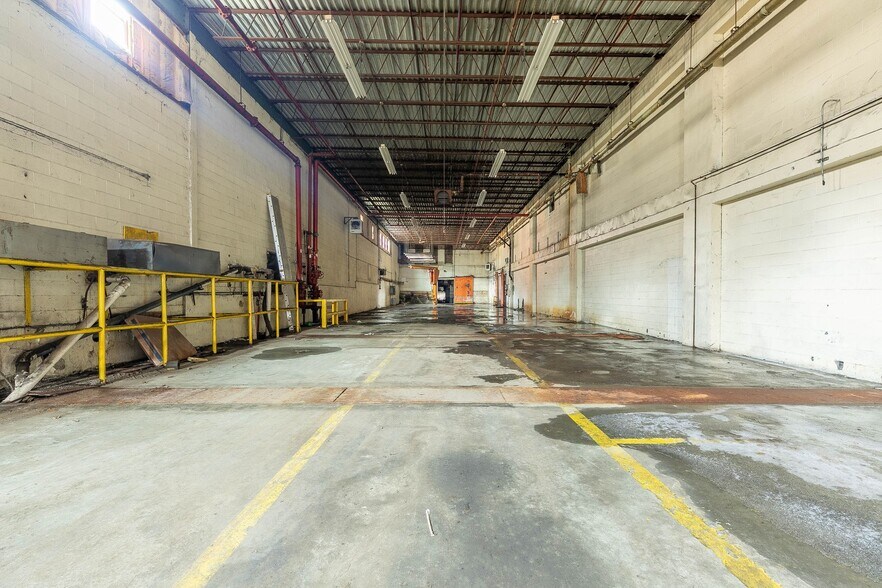 More Photos Of 1190 Huntington Rd, Huntington Manufacturing For Lease