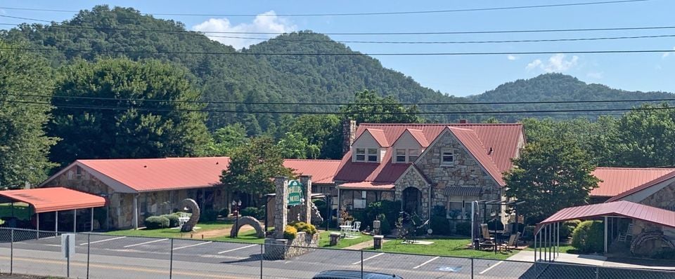 More Photos Of 290 N Main St, Robbinsville Hotel For Sale