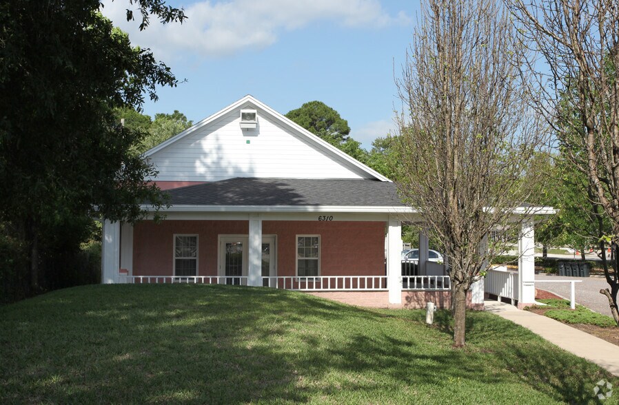 More Photos Of 6310 Blanding Blvd, Jacksonville Showroom For Lease