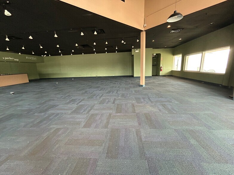 More Photos Of 6000 N Lincoln Ave, Chicago Land For Lease