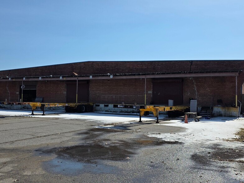 More Photos Of 827 Douglas Ave, Portsmouth Warehouse For Sale