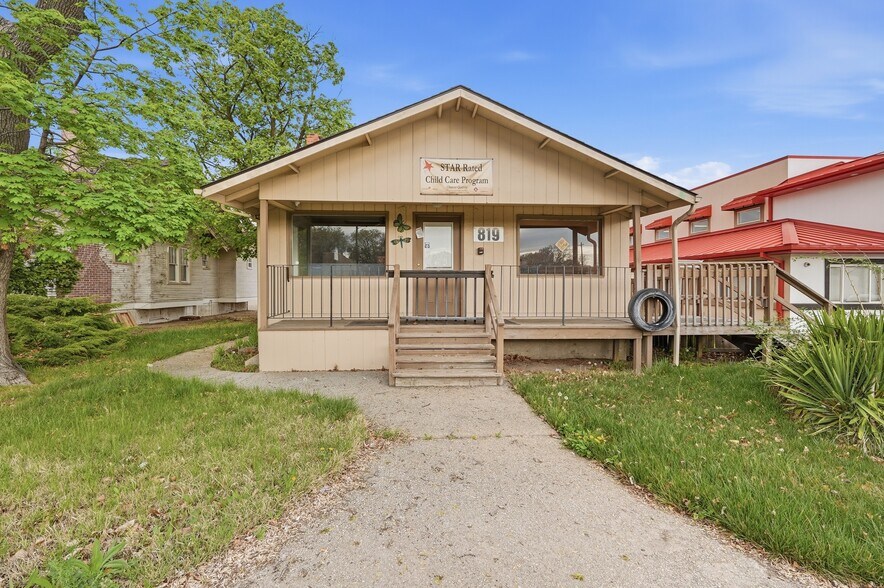 Primary Photo Of 819 12th Ave S, Nampa Storefront For Sale