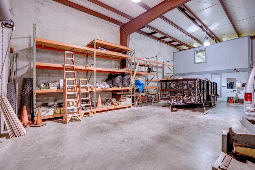 More Photos Of 2620 Carson St, Haltom City Light Distribution For Lease