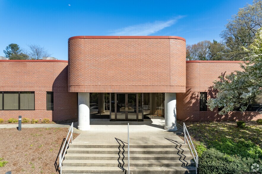 More Photos Of 25 Forge Pky, Franklin Research And Development For Lease