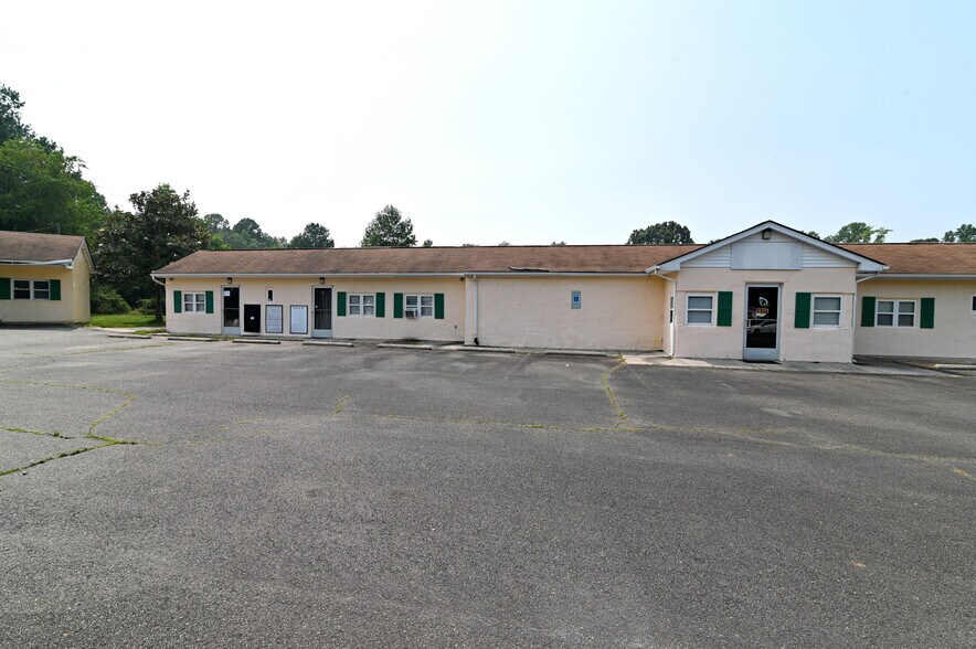 More Photos Of 12302-12356 James Madison Pky, King George Unknown For Lease