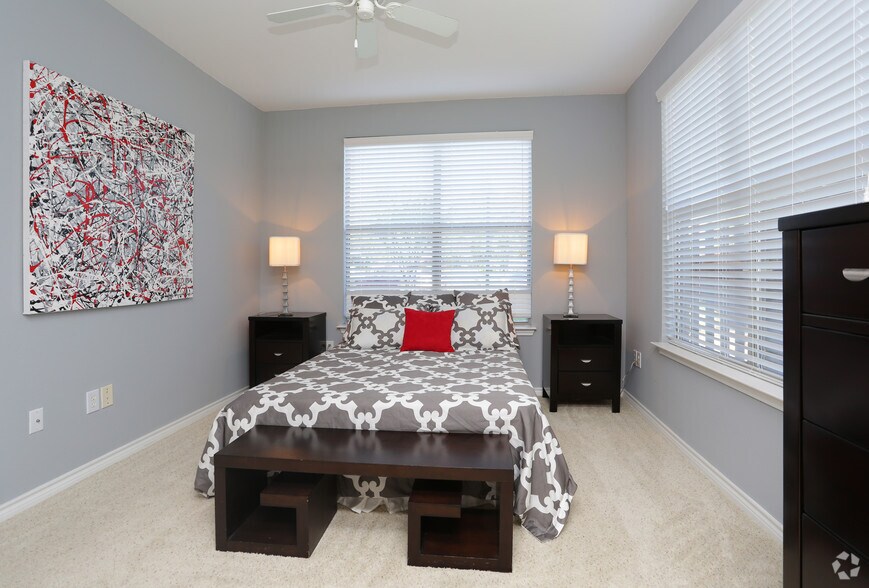 More Photos Of 2000 E Arapaho Rd, Richardson Apartments For Lease