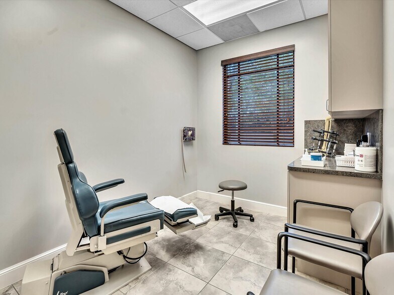 More Photos Of 10600 Griffin Rd, Cooper City Office For Lease