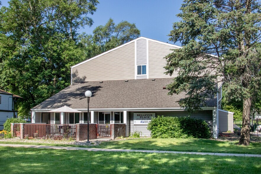 Primary Photo Of 1808 Warren St, Bellevue Apartments For Sale