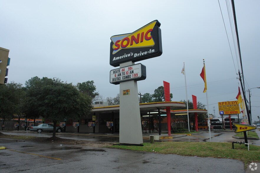 Primary Photo Of 2028 Gessner Dr, Houston Fast Food For Lease