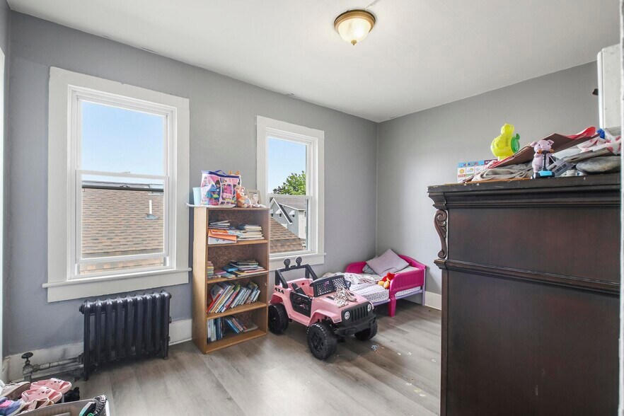 More Photos Of 467 Northampton st, Kingston Multifamily For Sale