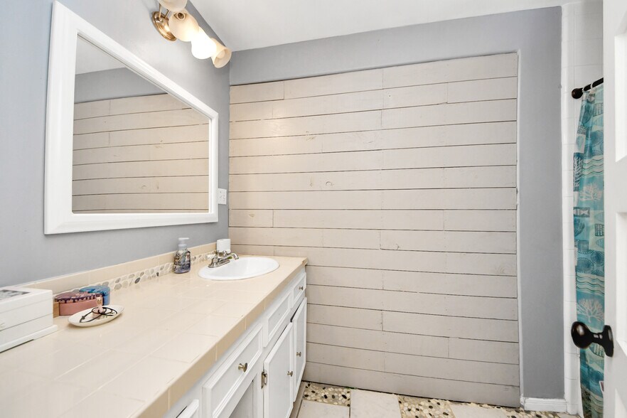 More Photos Of 17188 Highway 321, Dayton Specialty For Sale