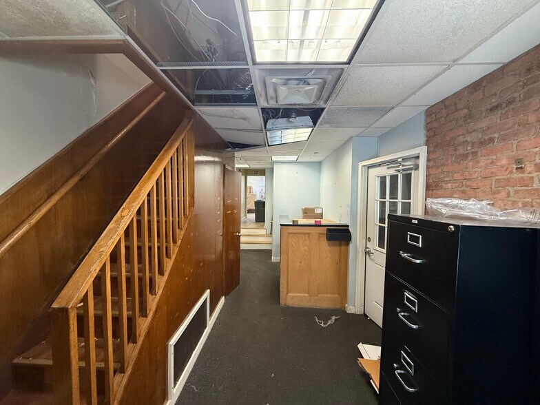 More Photos Of 90 W Sanford Blvd, Mount Vernon Manufacturing For Lease