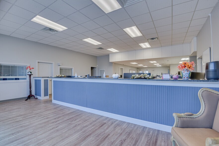 More Photos Of 332 Edgefield Rd, Belvedere Office Residential For Sale