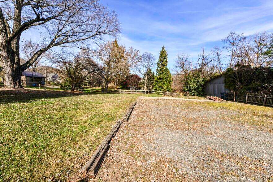 More Photos Of 173 Main St, Stanardsville Flex For Sale