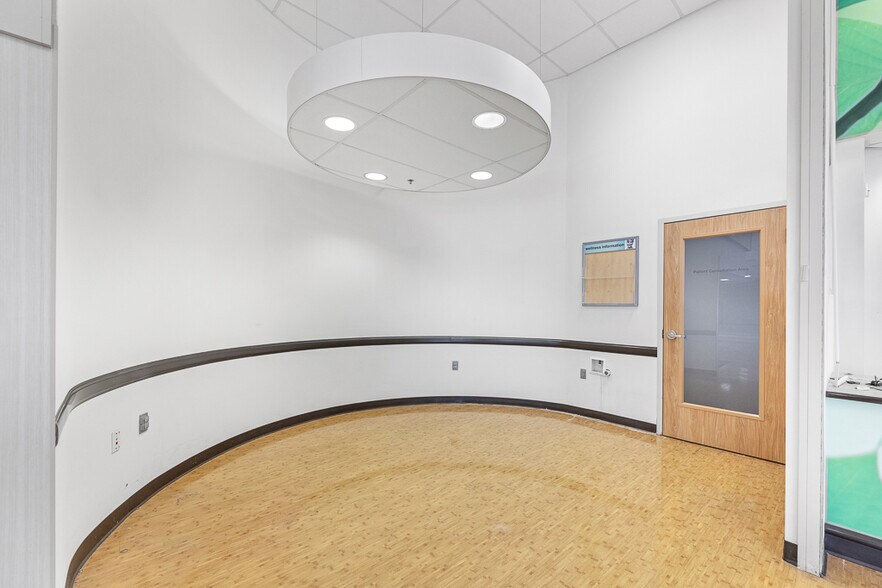 More Photos Of 2229 E State St, Salem Drugstore For Sale