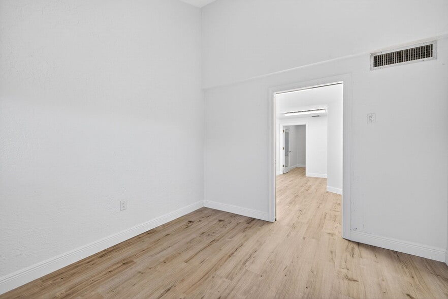 More Photos Of 5235 Ramsey Way, Fort Myers Office For Sale