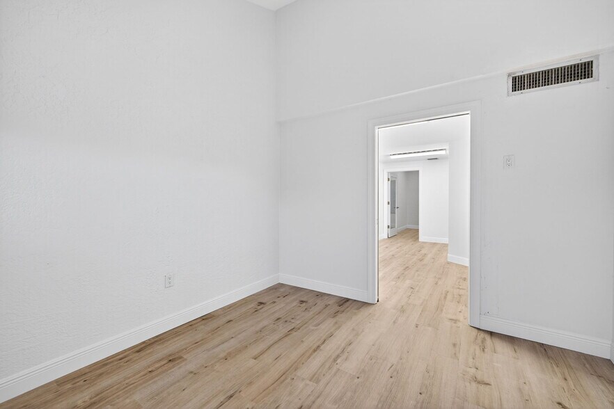 More Photos Of 5235 Ramsey Way, Fort Myers Office For Sale