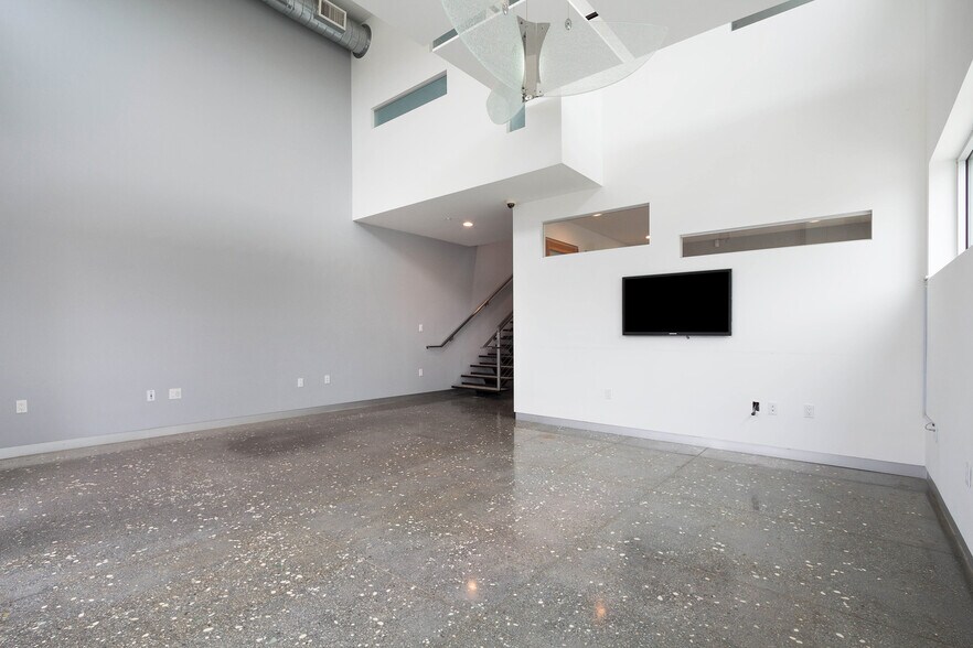 More Photos Of 215-237 California St, El Segundo Loft Creative Space For Lease