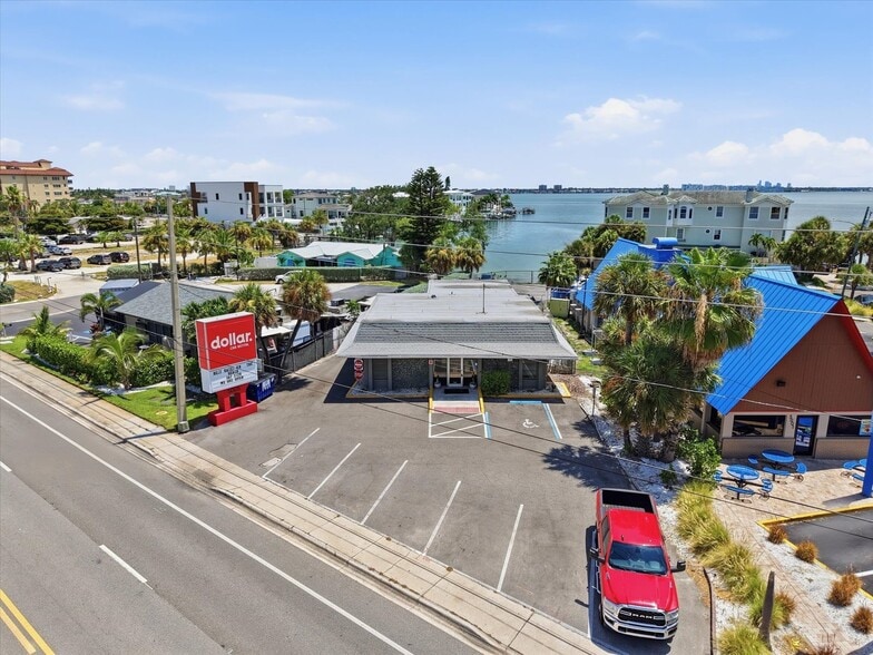 More Photos Of 5005 Gulf Blvd, Saint Petersburg Storefront For Sale